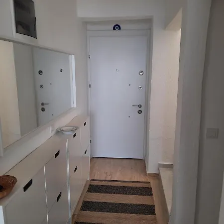 Impeccable 2-bed With Spectacular View 호텔 4*